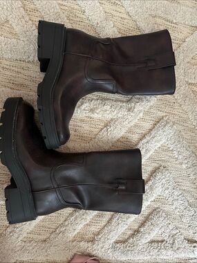 Women’s Chunky Lug Sole Mid-Calf Boots in Dark Mahogany